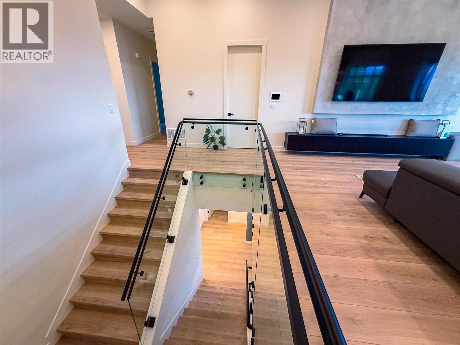 2703 HAWTHORN Drive, Penticton