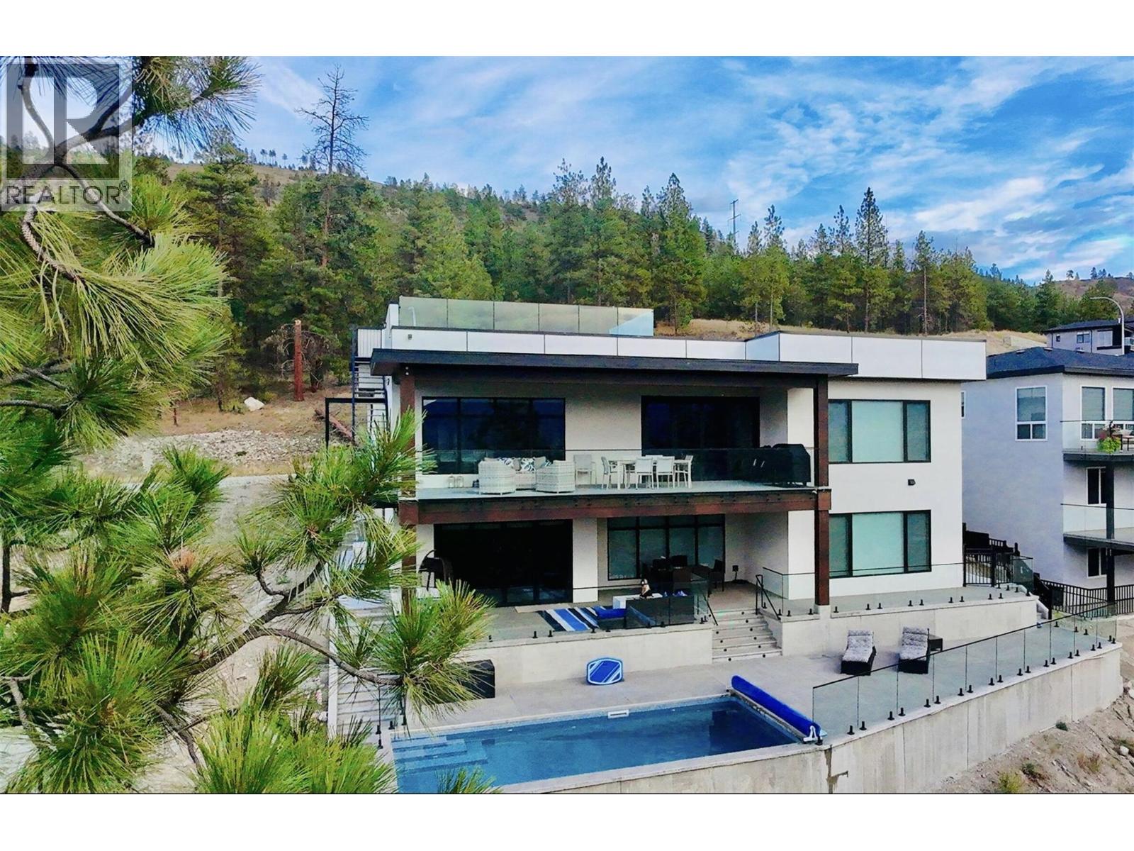 2703 HAWTHORN Drive, Penticton