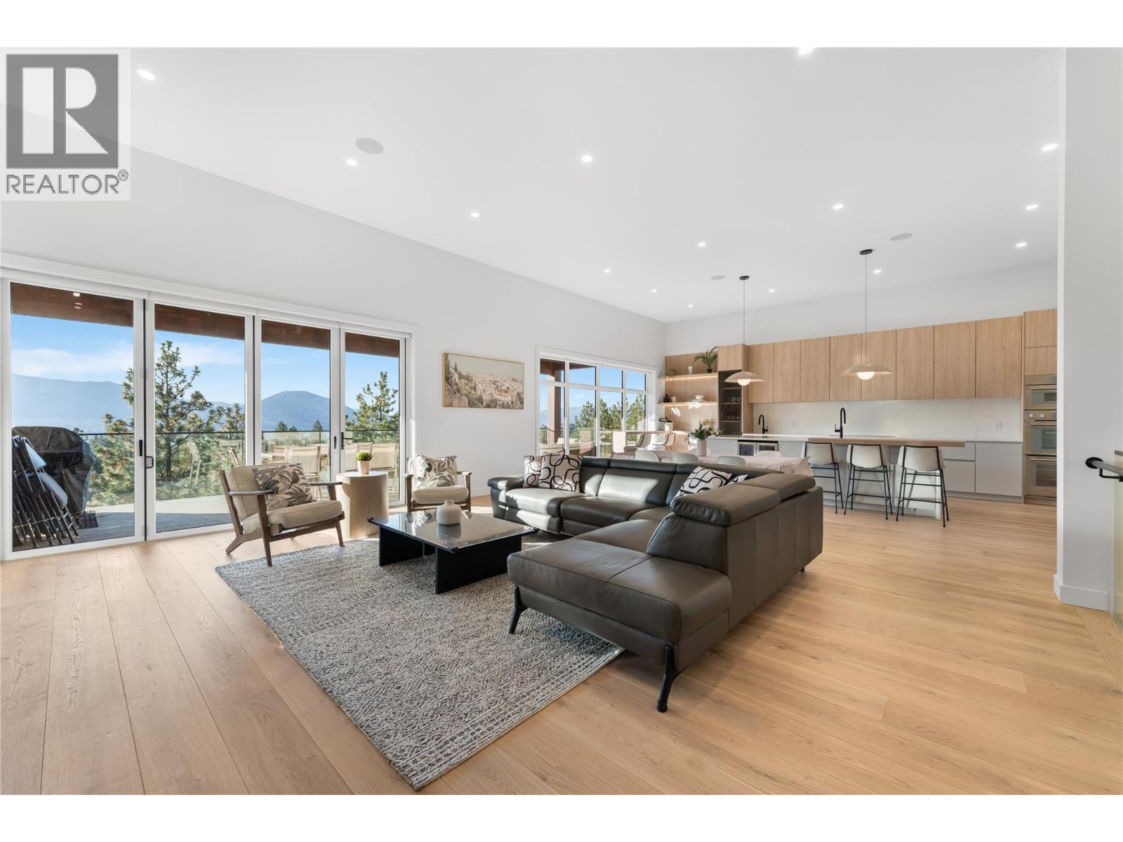 2703 HAWTHORN Drive, Penticton