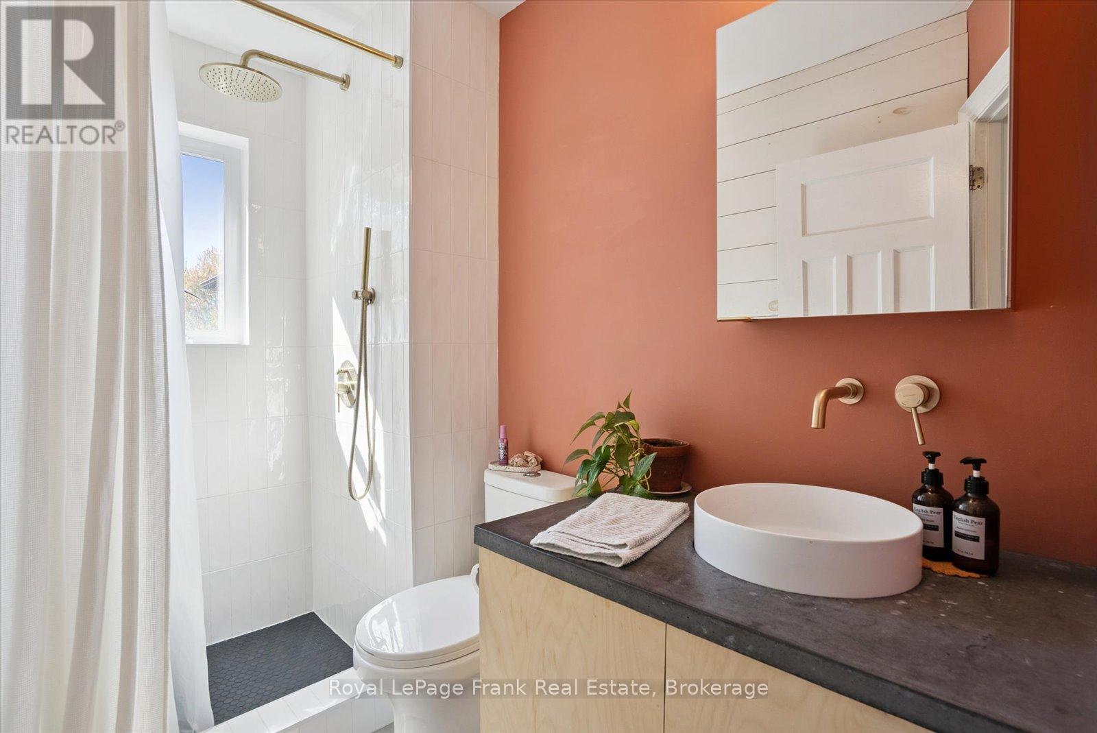 108 GREENWOOD AVENUE - 26
