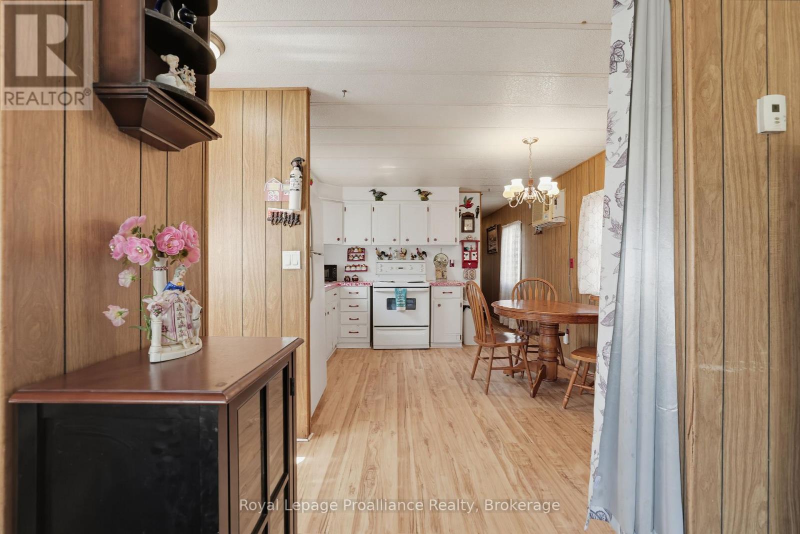 5 KENNETH BOULEVARD - 12