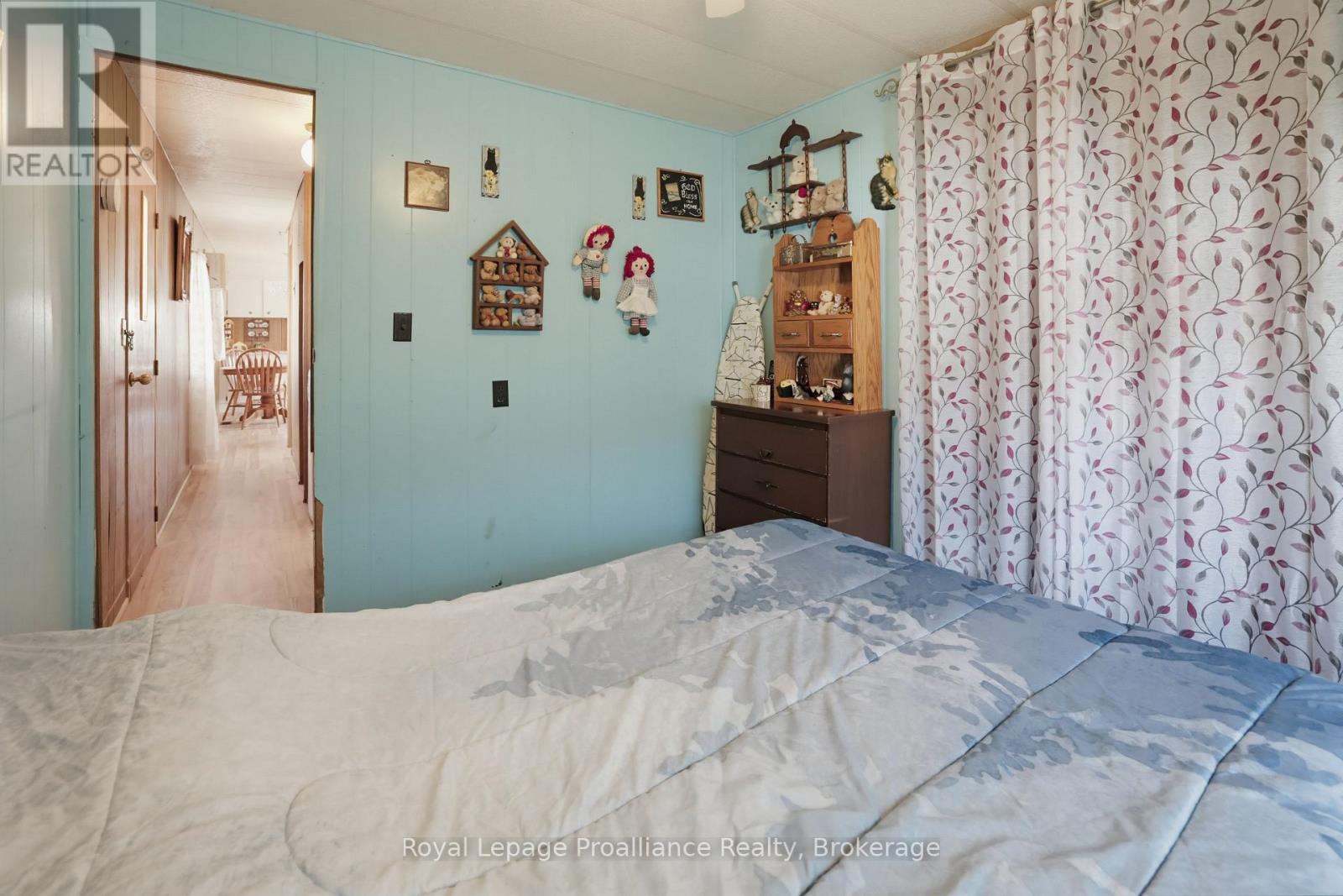 5 KENNETH BOULEVARD - 17