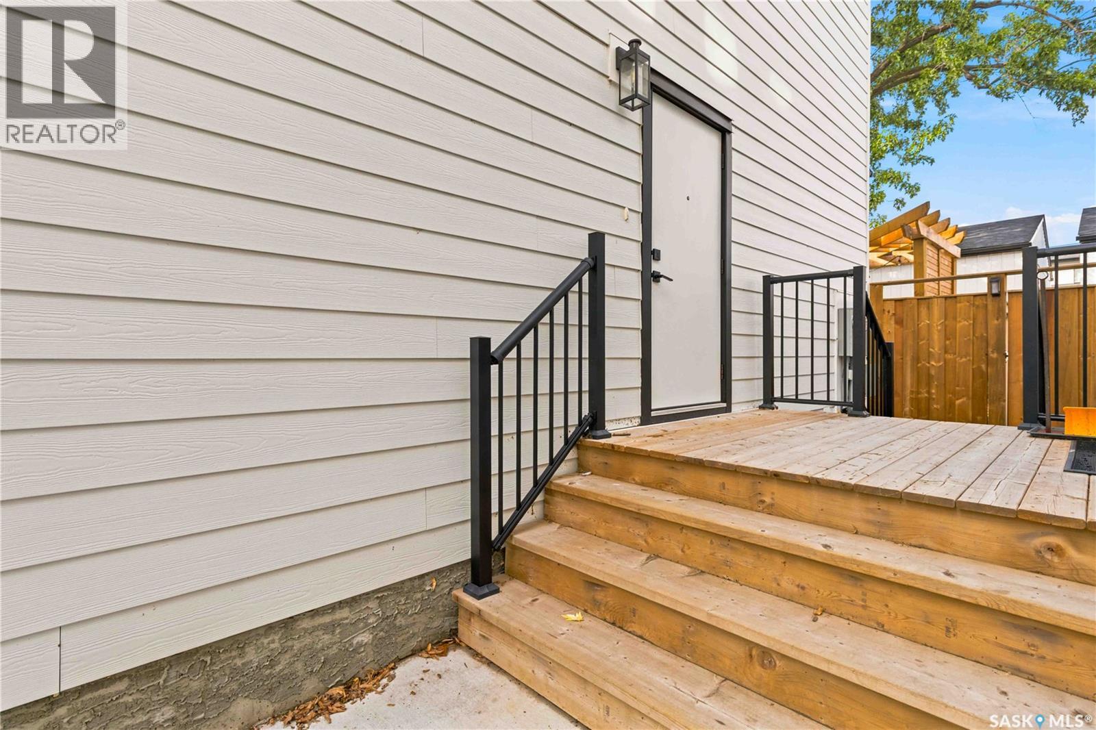 729 1st STREET E - Image 43