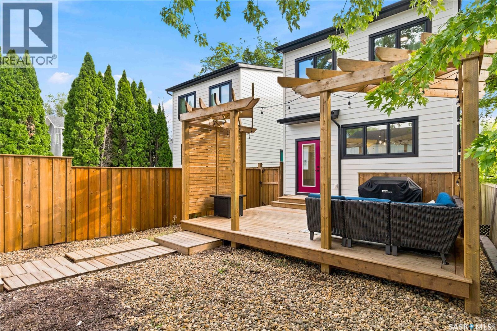 729 1st STREET E - Image 46