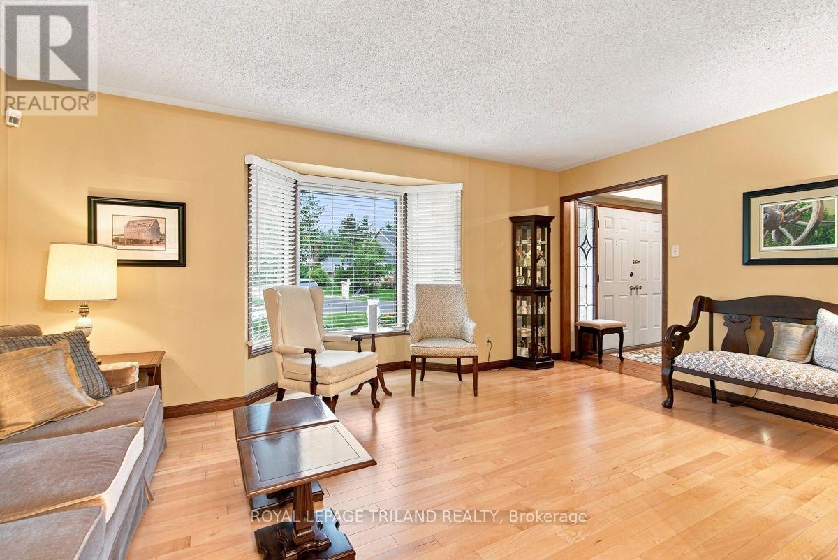 7 GLENVIEW CRESCENT, London North (North H) — photo 8