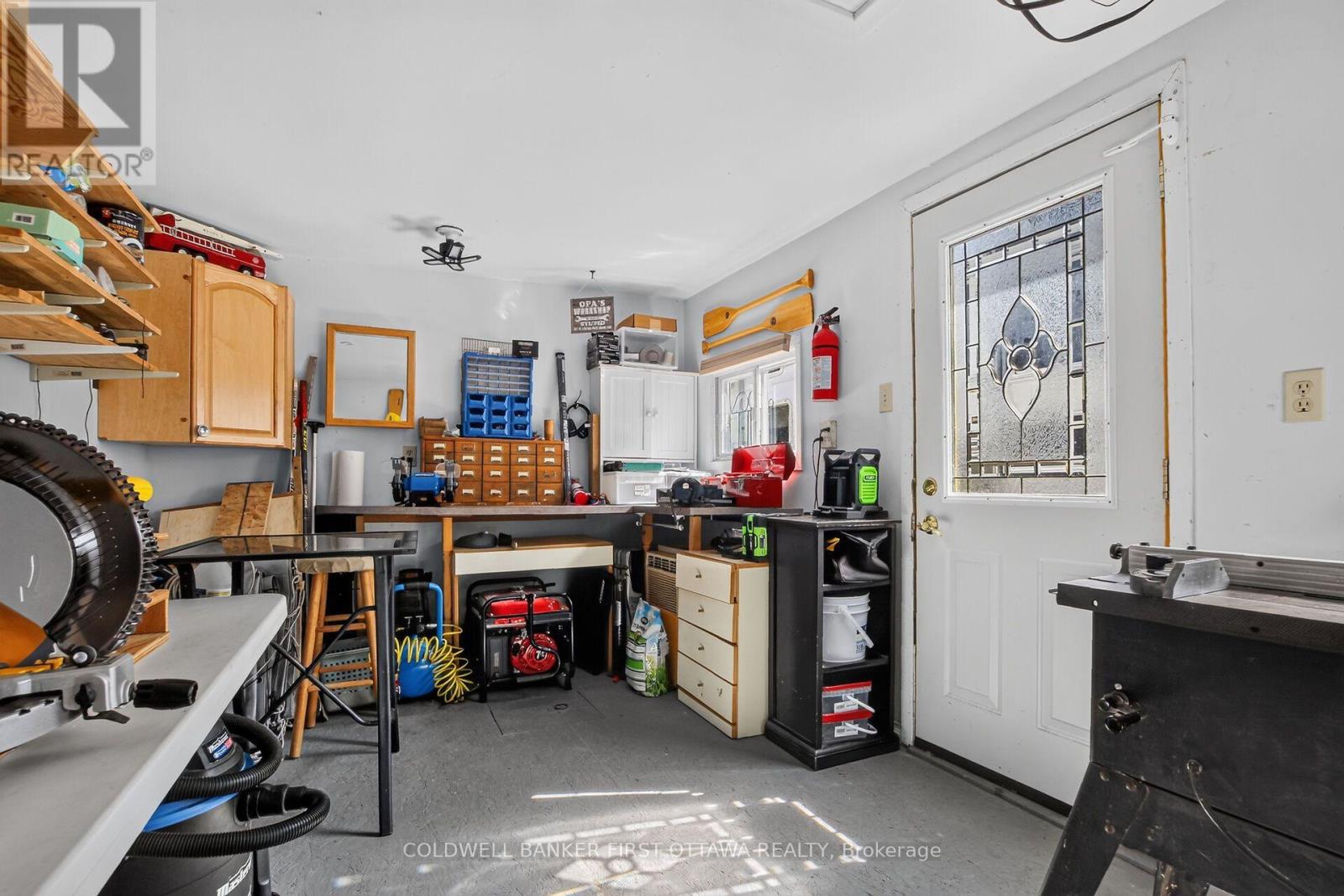 172 RICHARDS LANE - 46