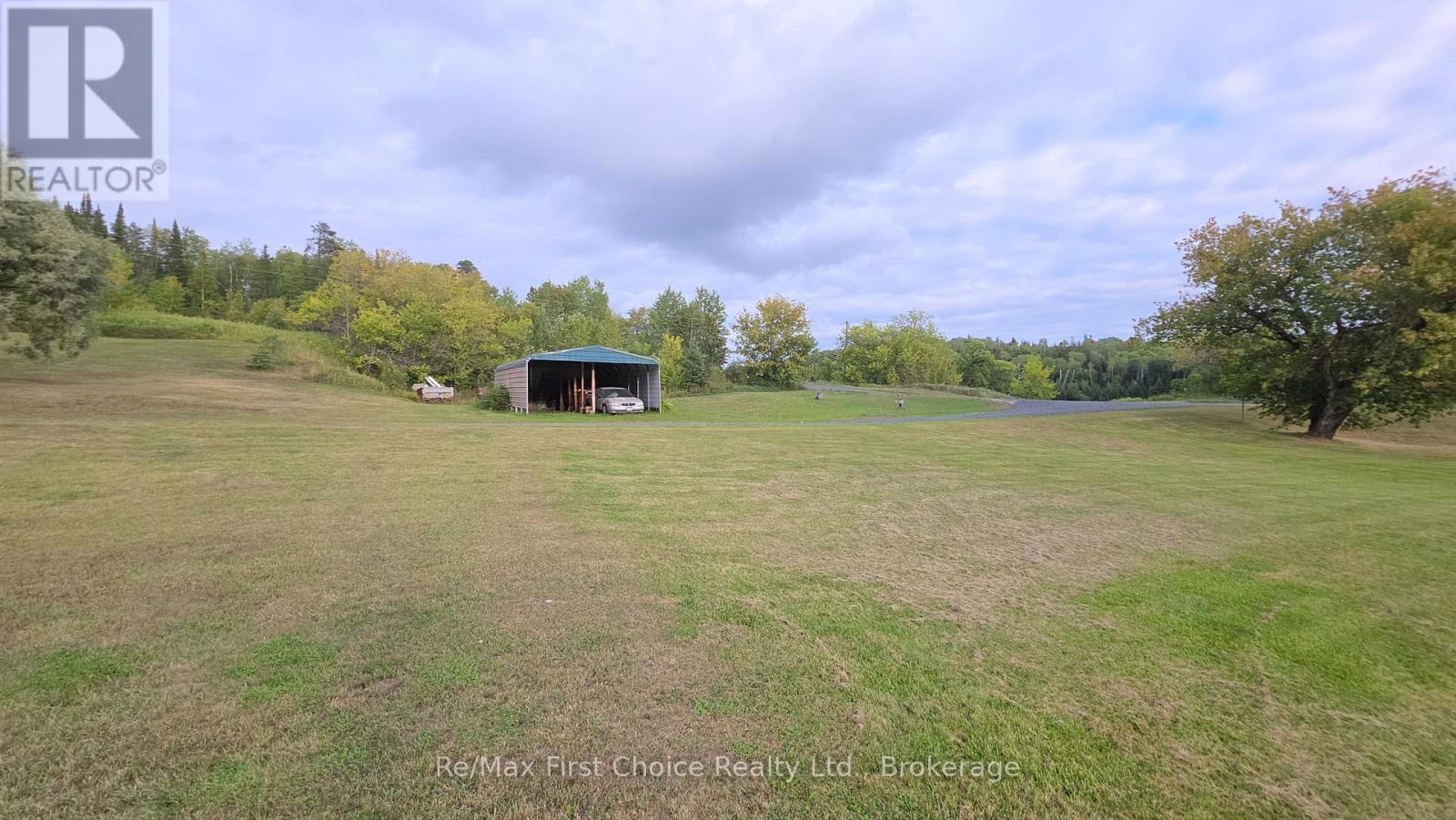 812 ESSEX ROAD E - Image 35