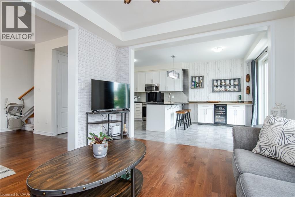 330 GROVEHILL Crescent - 21