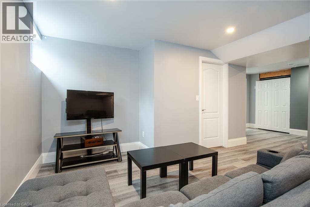 330 GROVEHILL Crescent - Image 31