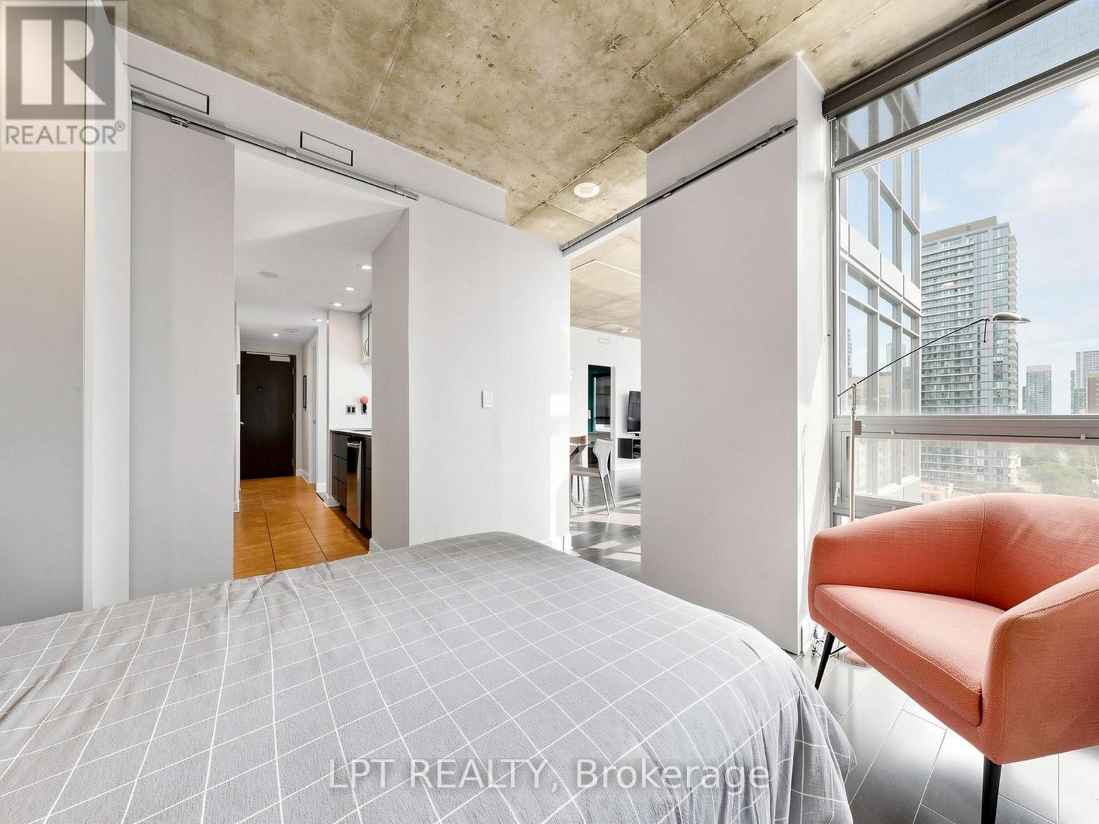 #1108 285 MUTUAL STREET - 22