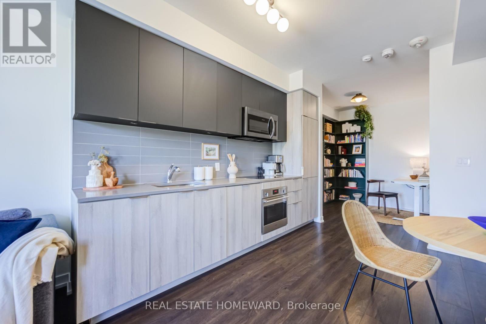 #309 223 ST CLAIR AVENUE W - 11