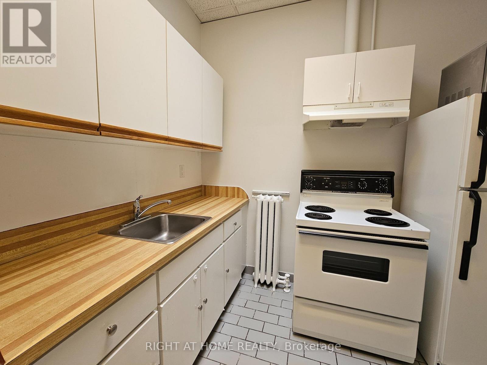 Photo of 516 Yonge Street