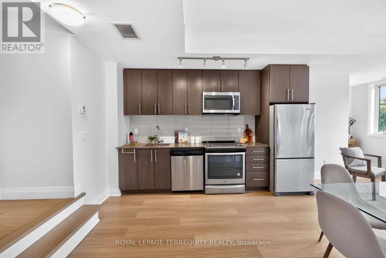 #16 780 SHEPPARD AVENUE E - 15