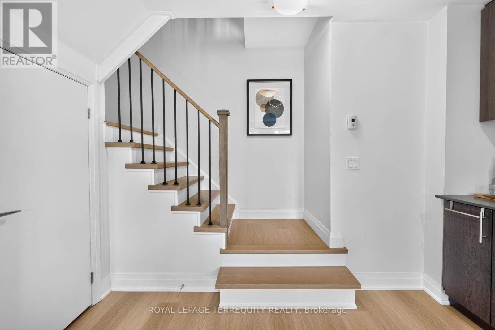 #16 780 SHEPPARD AVENUE E - 18