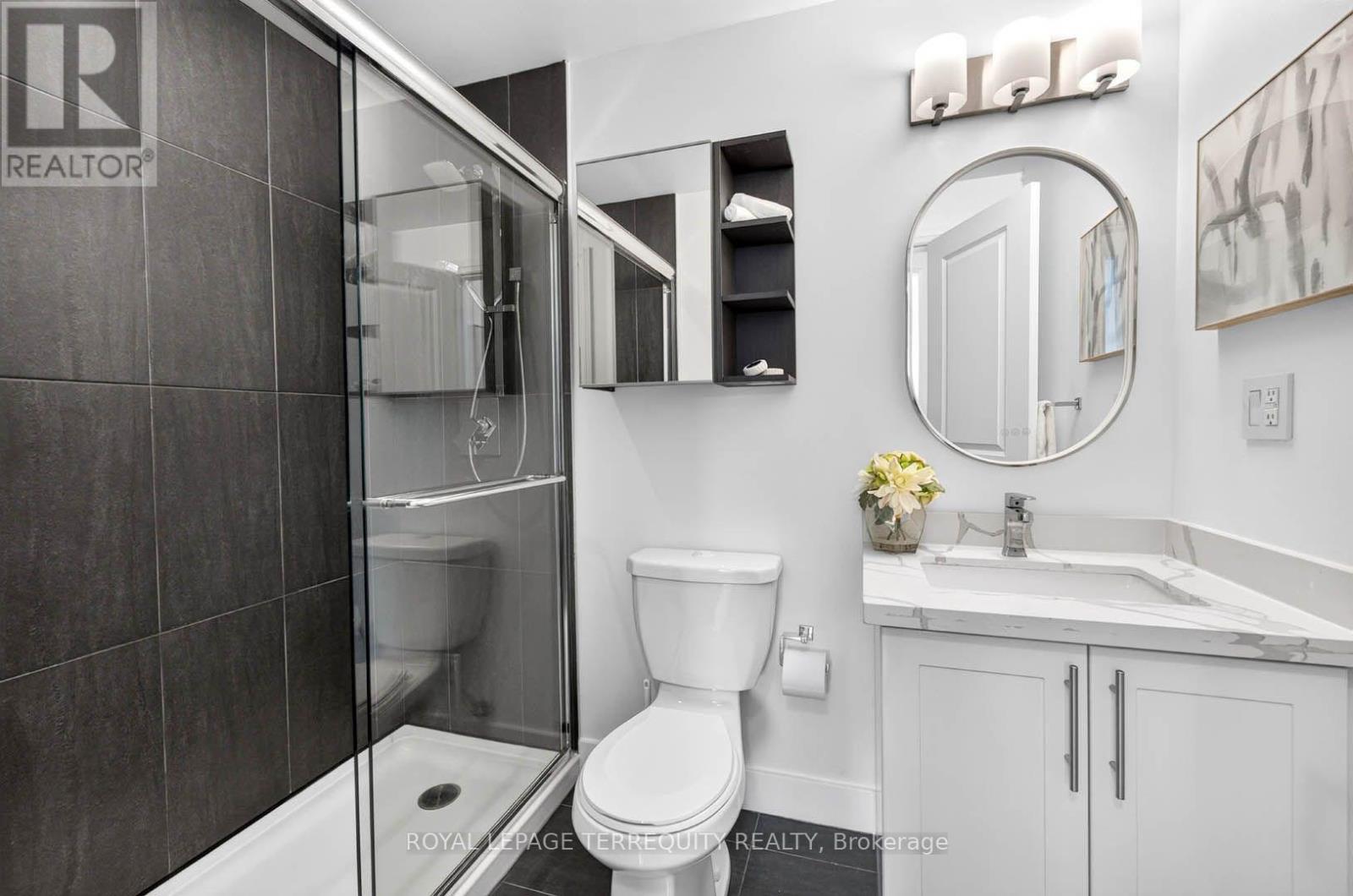 #16 780 SHEPPARD AVENUE E - 23