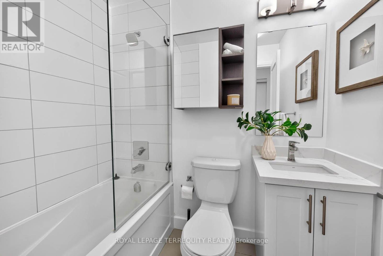#16 780 SHEPPARD AVENUE E - 27