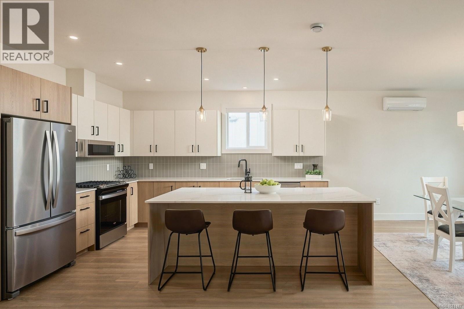 671 Madrona Pl, Langford — photo 2
