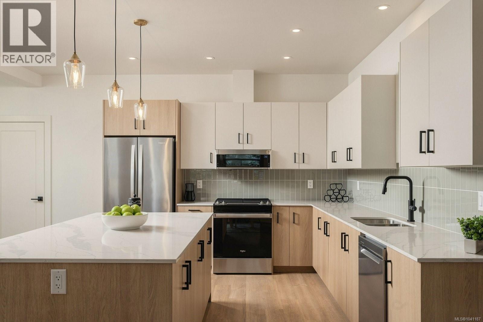 671 Madrona Pl, Langford — photo 3