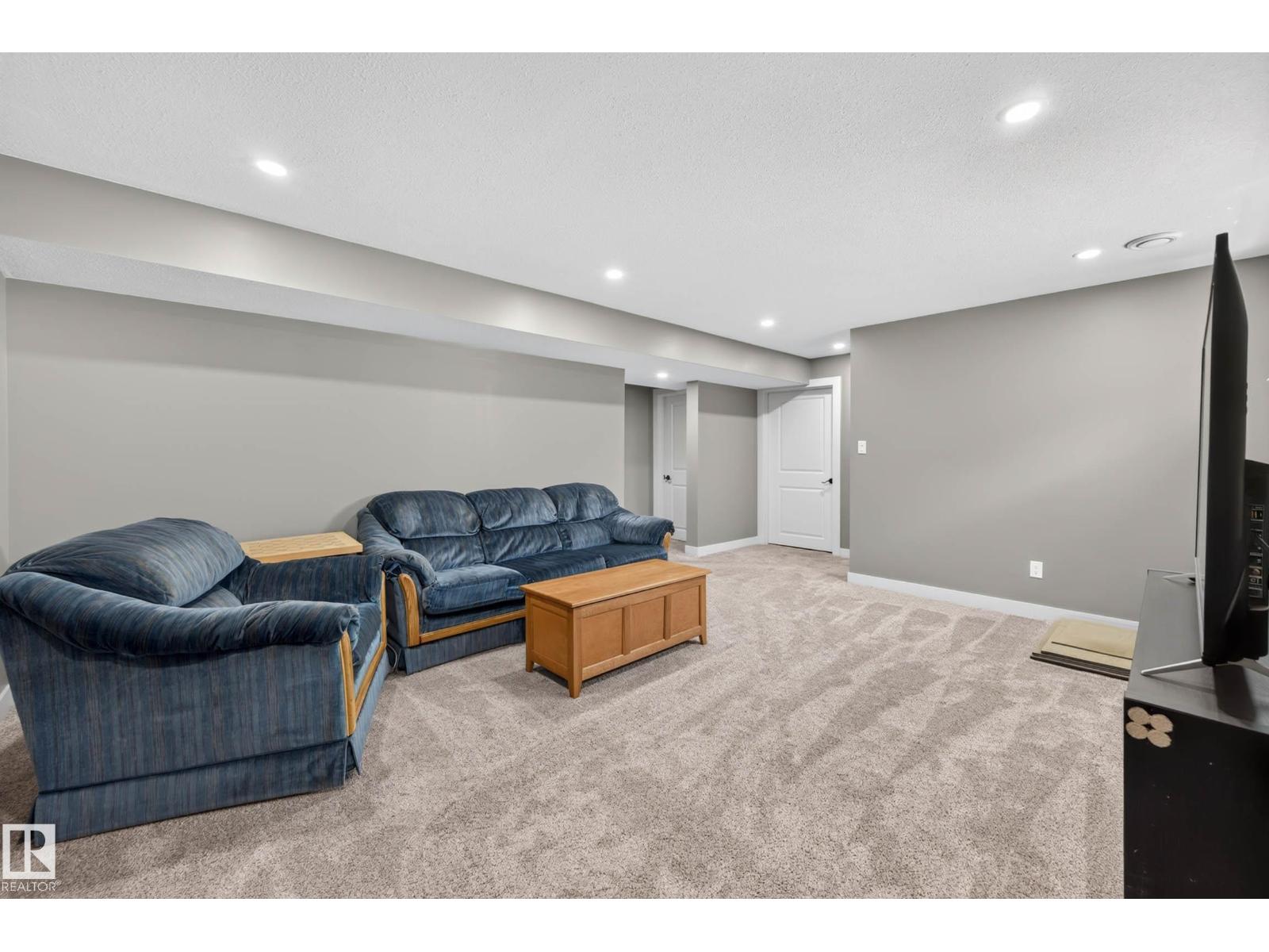 4207 157 AV NW - 32
