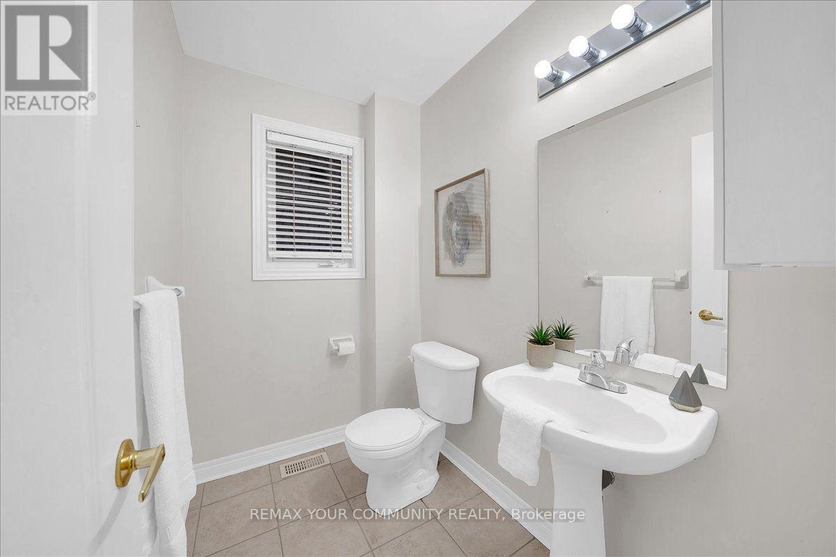 129 COLOMBO CRESCENT - 21