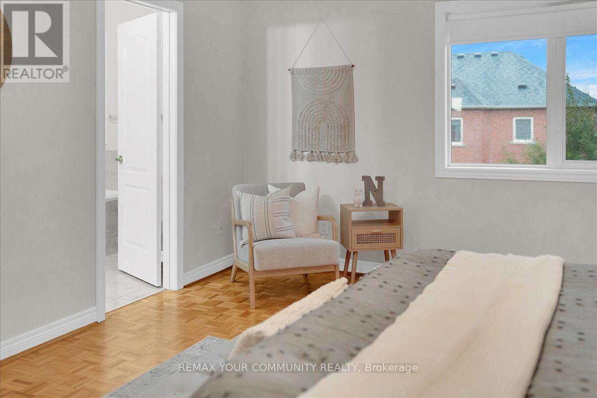 129 COLOMBO CRESCENT - 38
