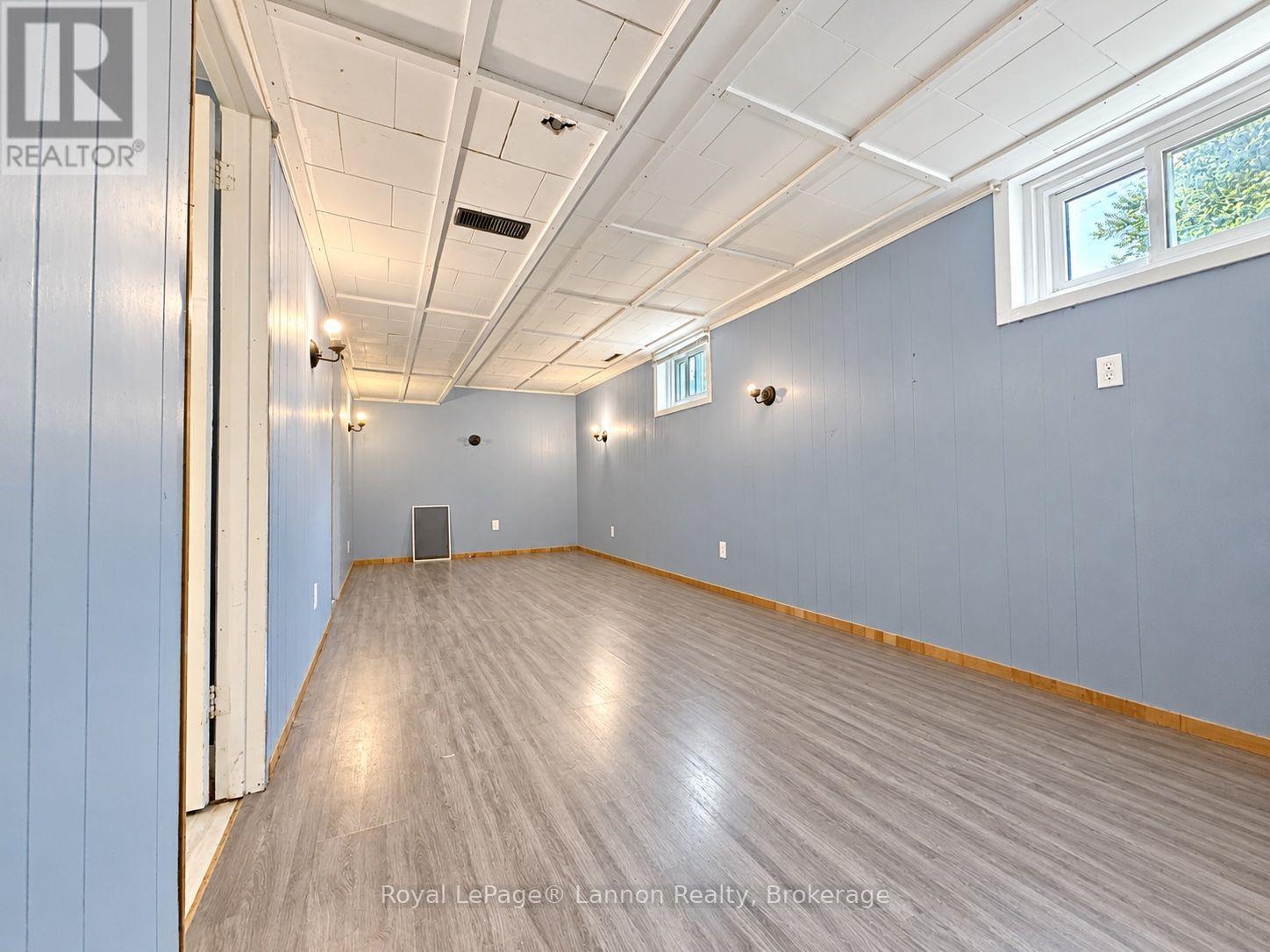 498 GRENVILLE AVENUE - 25