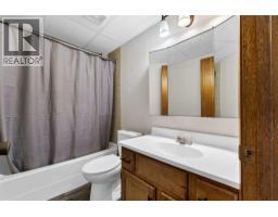 211, 1051 3 Street Nw, Medicine Hat, AB T1A7Y4 Photo 35
