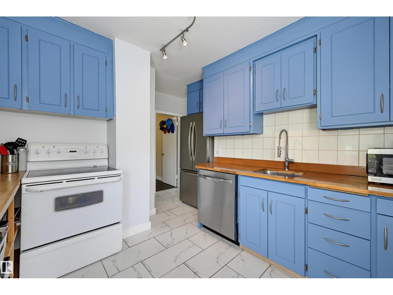 10670 61 AV NW - 13