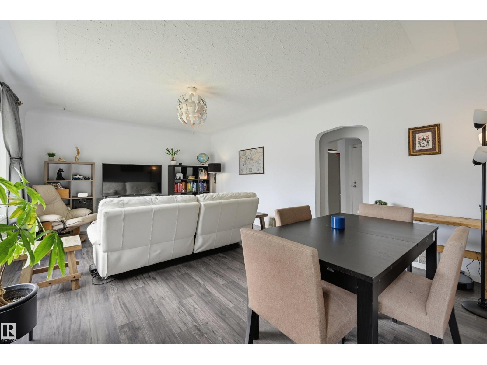 10670 61 AV NW - 3