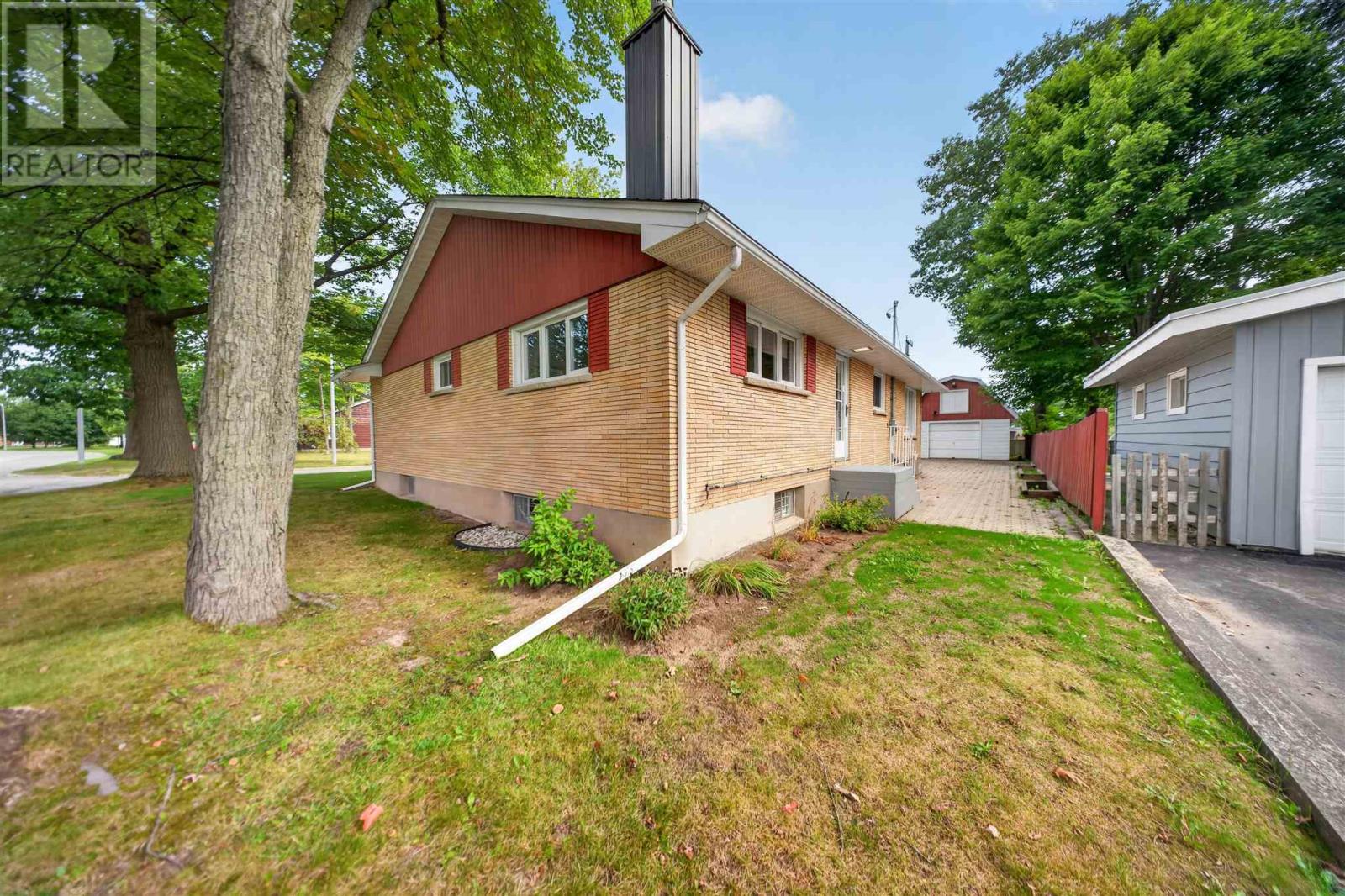 6 Pinemore BLVD - Image 40