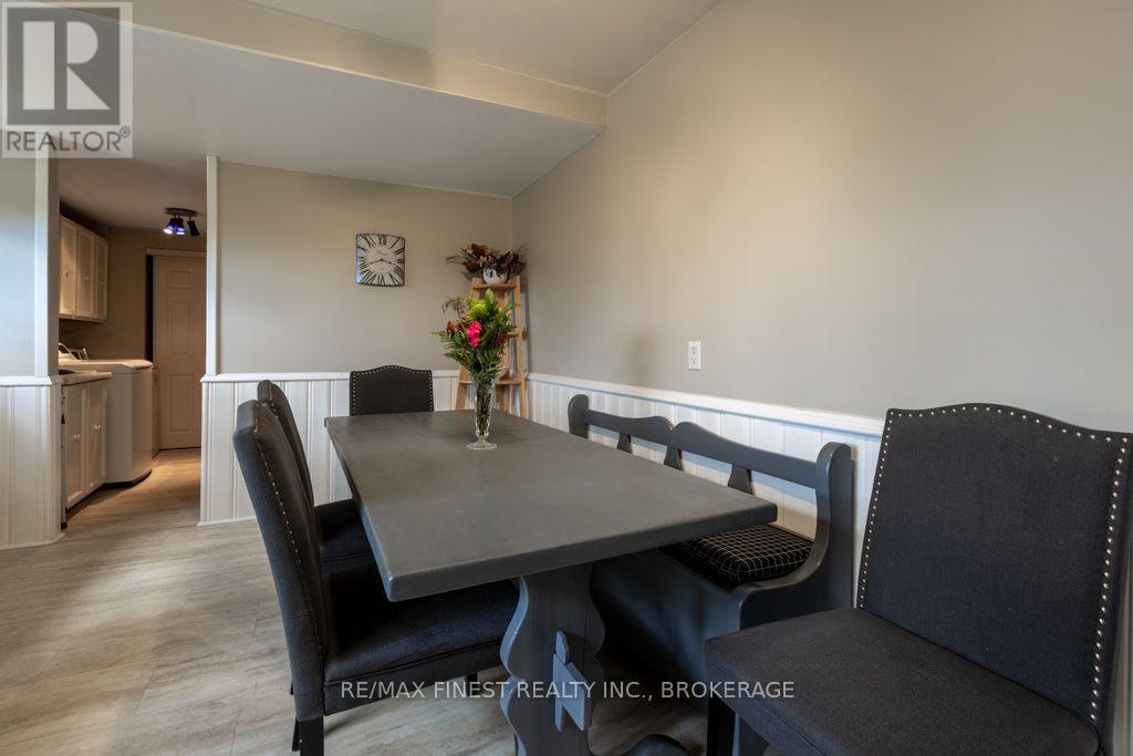 1043 LINCOLN DRIVE - 15
