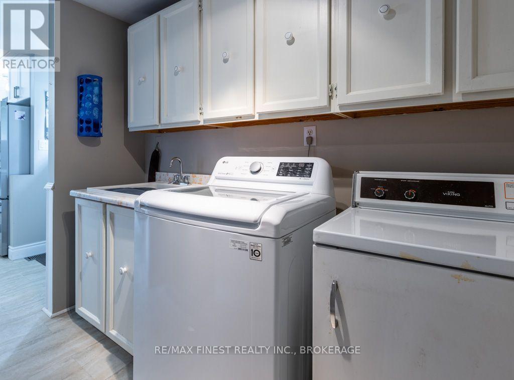 1043 LINCOLN DRIVE - 17