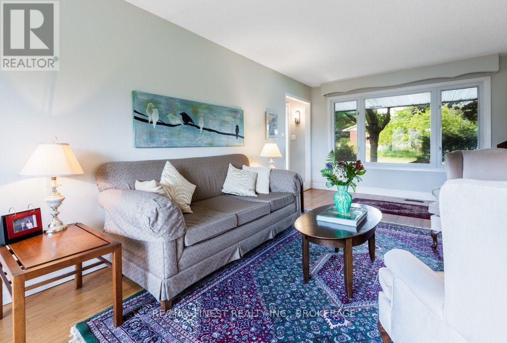 1043 LINCOLN DRIVE - 26