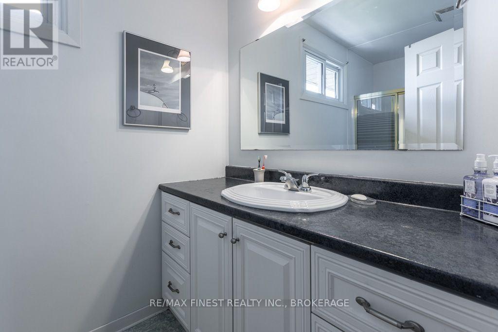 1043 LINCOLN DRIVE - Image 27