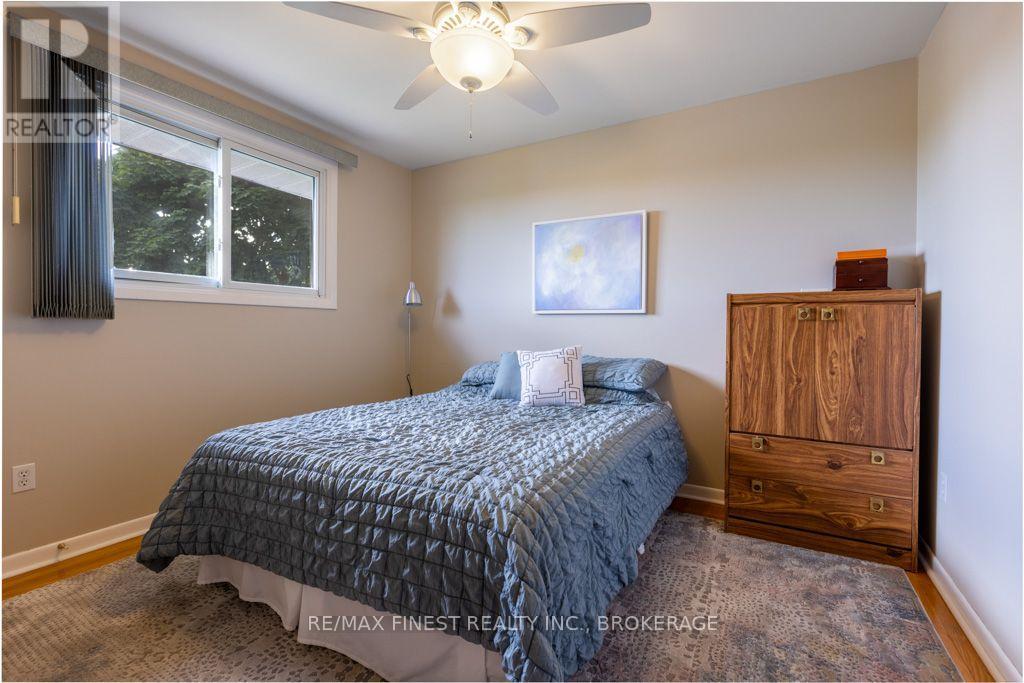 1043 LINCOLN DRIVE - 29