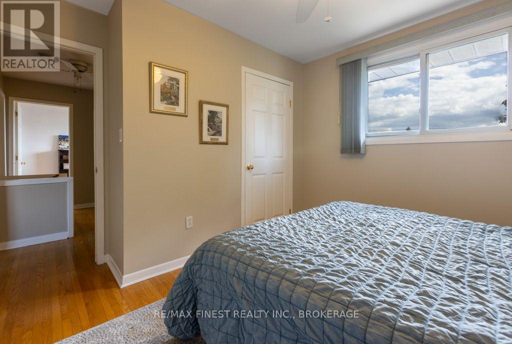 1043 LINCOLN DRIVE - 30