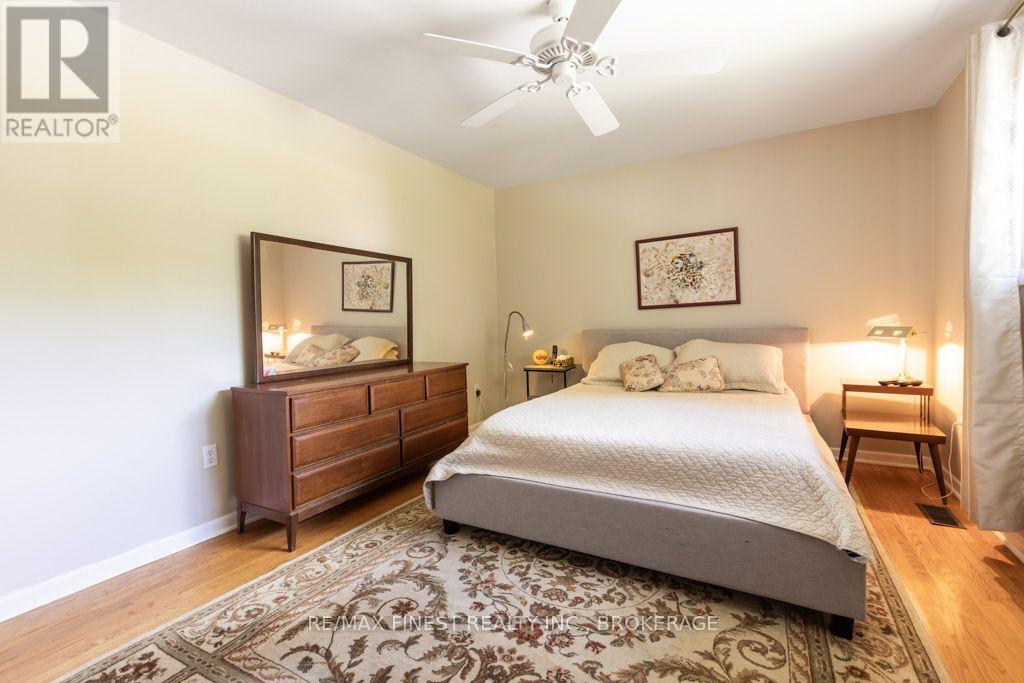 1043 LINCOLN DRIVE - Image 33