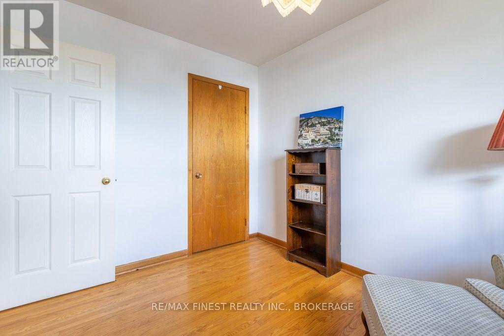 1043 LINCOLN DRIVE - Image 36