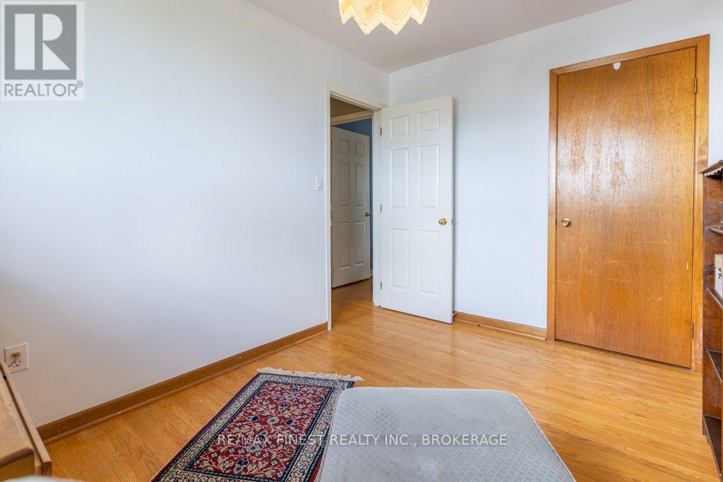 1043 LINCOLN DRIVE - 37
