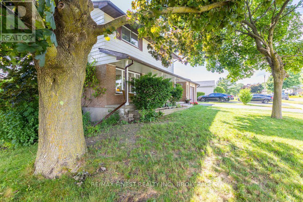1043 LINCOLN DRIVE - 41