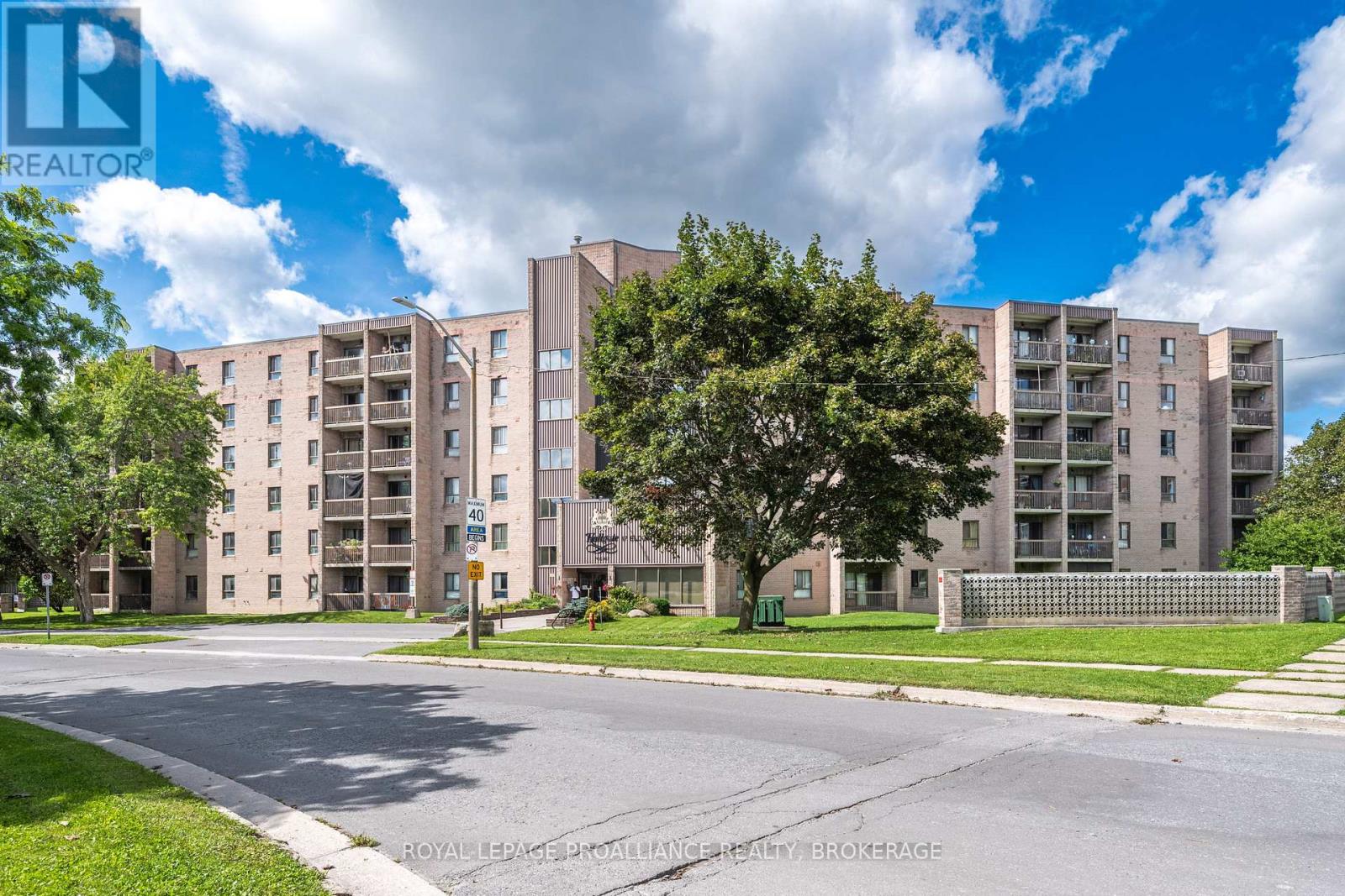 112 - 17 ELDON HALL PLACE, Kingston (Central City West) — photo 2