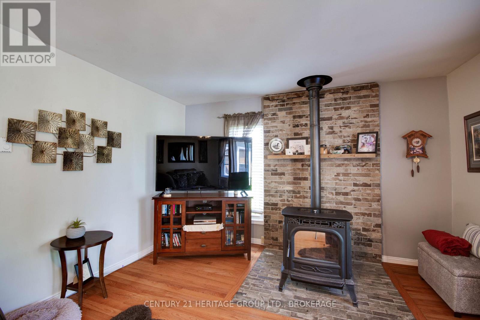 492 KINGSTON MILLS ROAD - 34