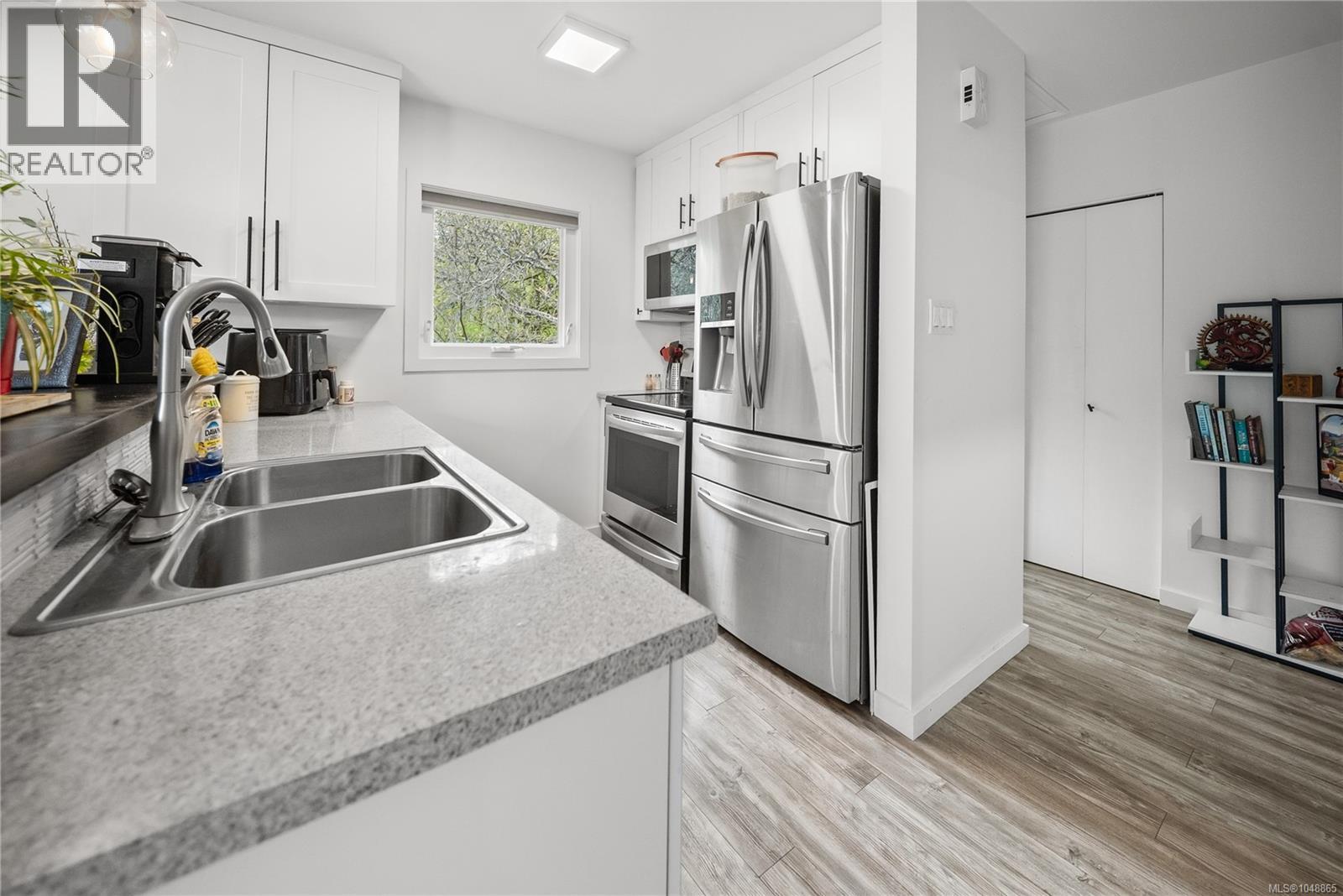 3129 Departure Bay Rd - 8