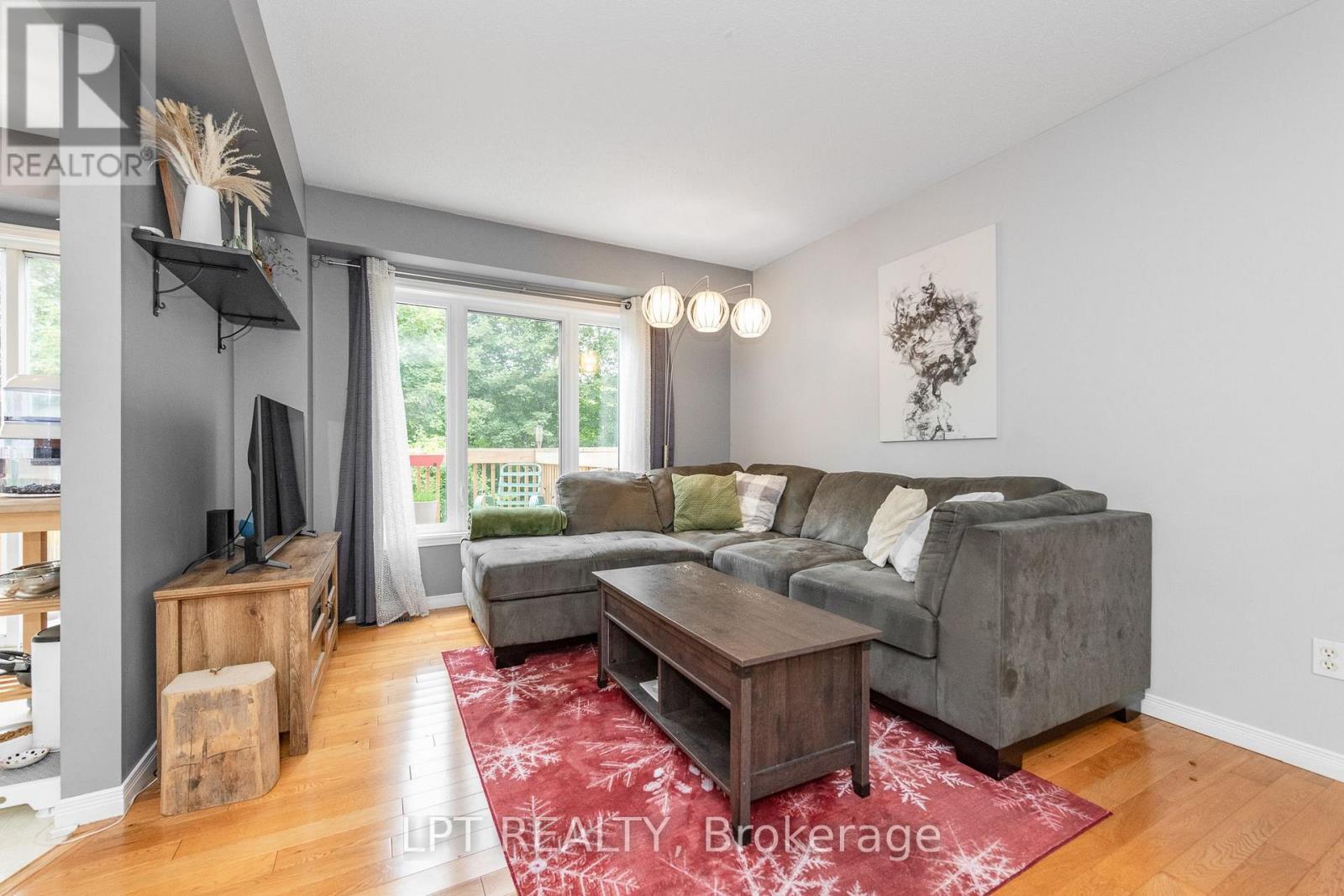 61 TOBERMORY CRESCENT - 10