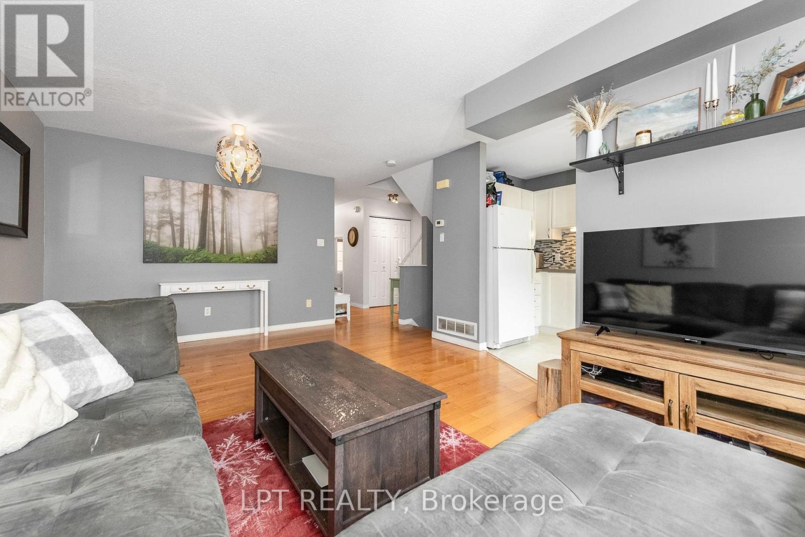 61 TOBERMORY CRESCENT - 11