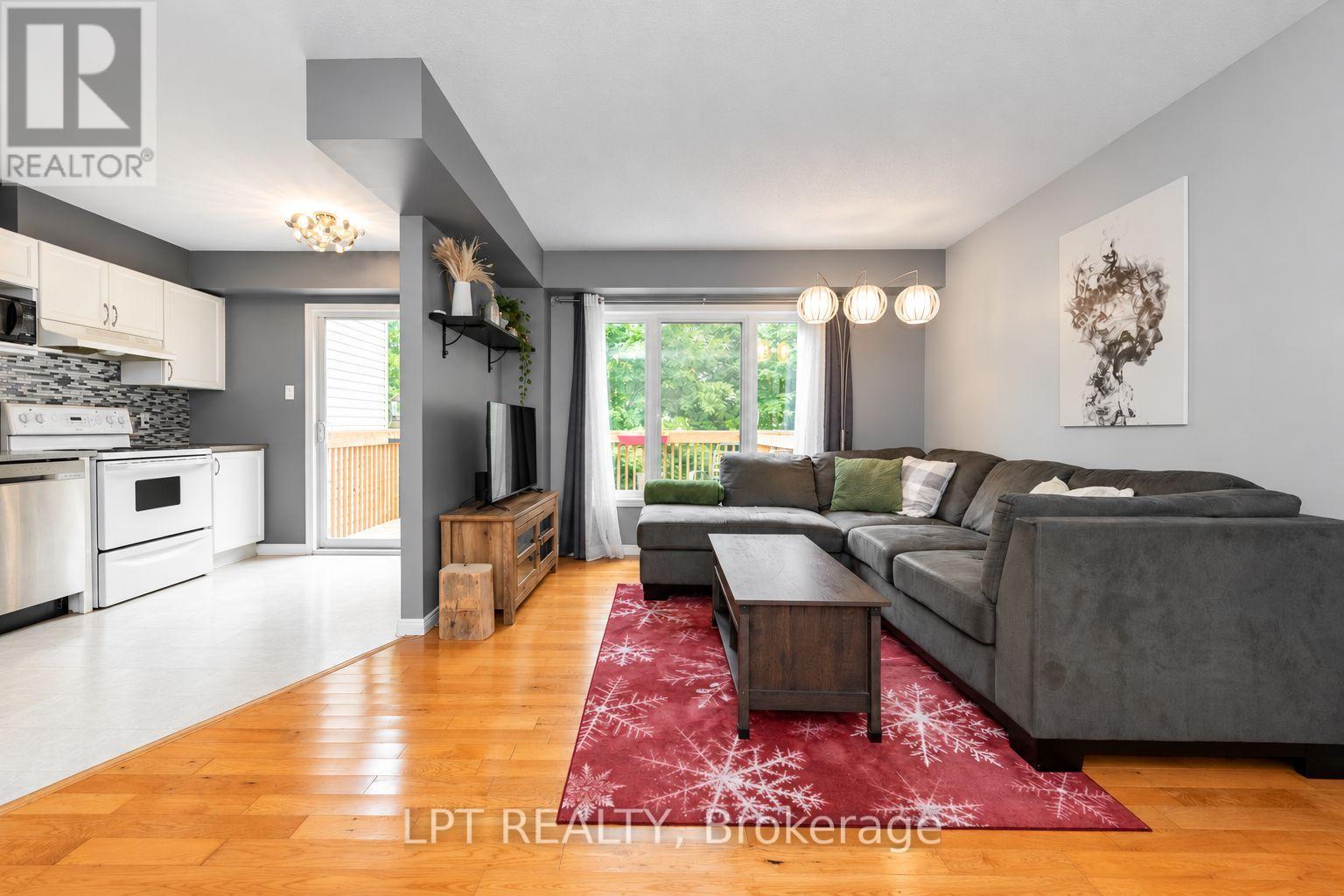 3 Bed, 2 Bath House for Sale in Ottawa – 61 TOBERMORY CRESCENT, Ottawa – MLS# X13754956 - Image 12