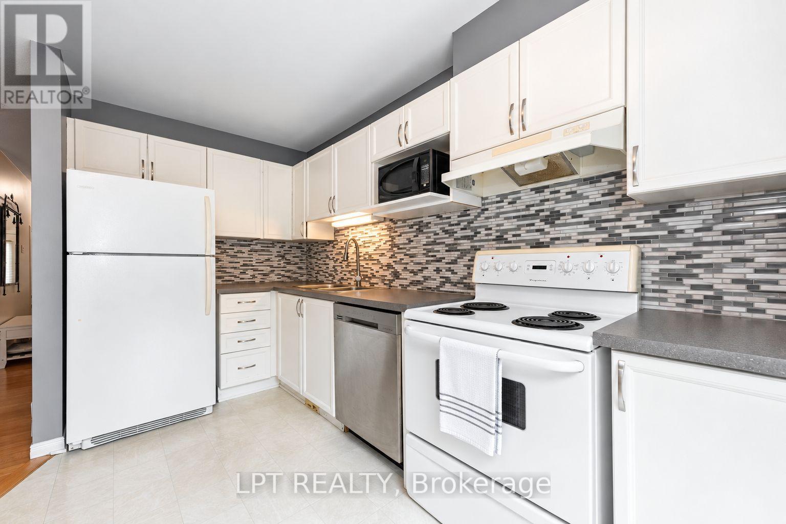 3 Bed, 2 Bath House for Sale in Ottawa – 61 TOBERMORY CRESCENT, Ottawa – MLS# X13754956 - Image 15