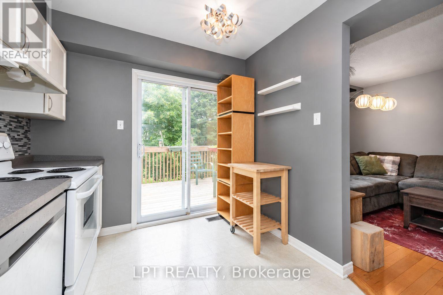 61 TOBERMORY CRESCENT - 16