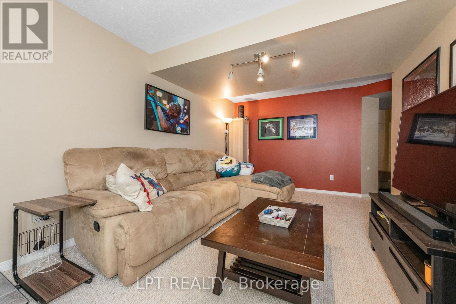 61 TOBERMORY CRESCENT - 26