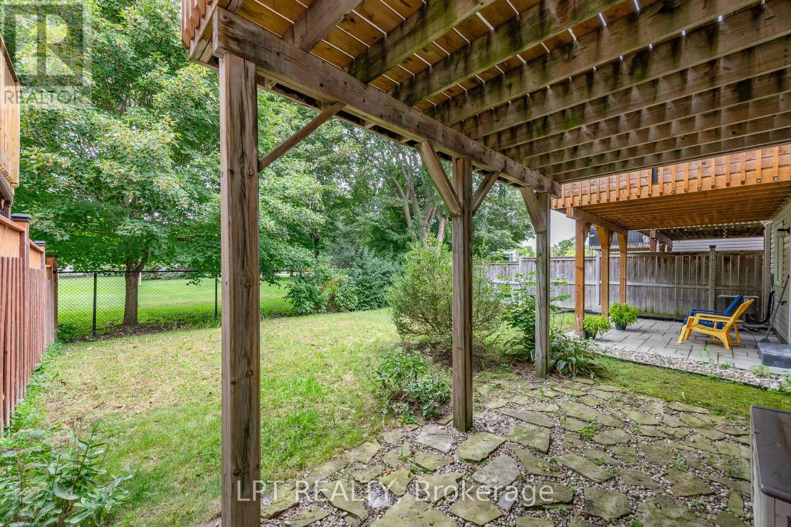 61 TOBERMORY CRESCENT - 32